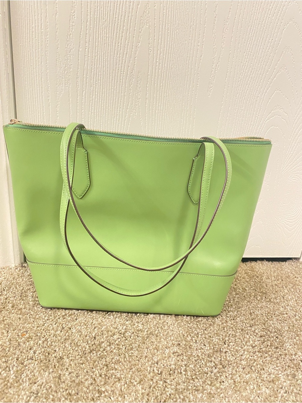 kate spade bright green tote with strawberry charm - Picture 3 of 7